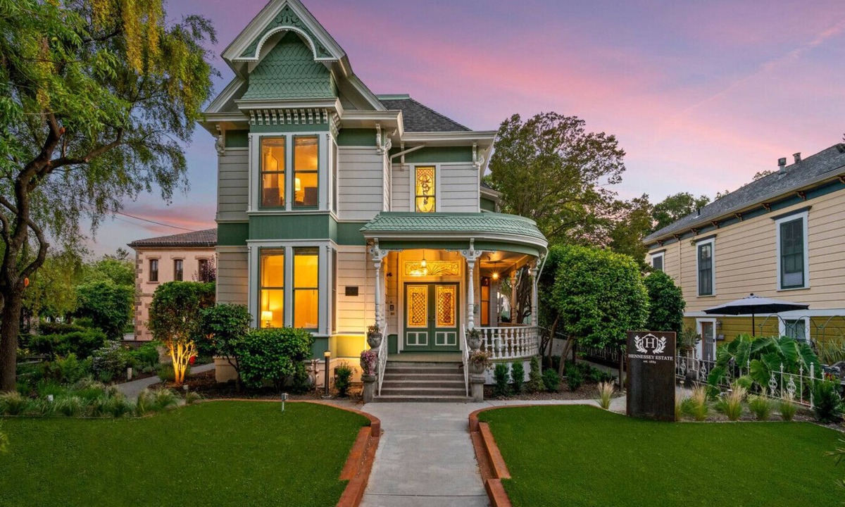 Napa Bed & Breakfast | Luxury Downtown Napa Estate with Pool & Hot Tub