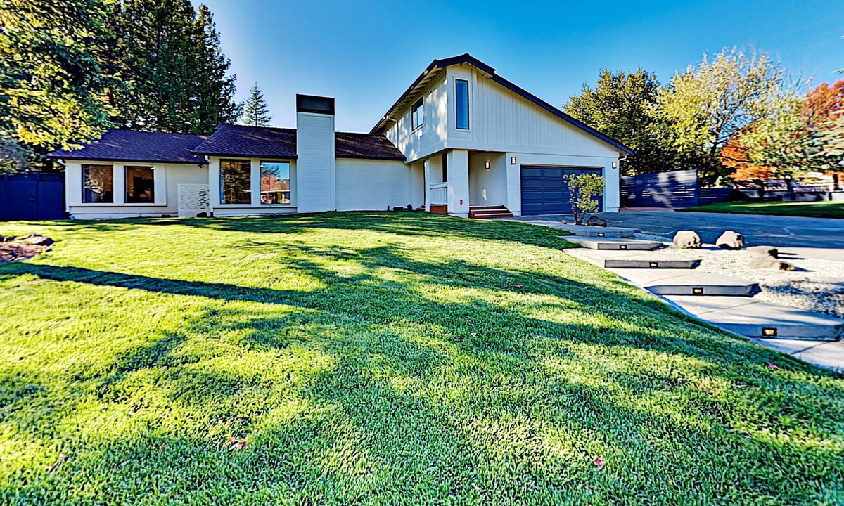 Napa House | Luxury Home Recently renovated 5 bedroom, 3.5 bath