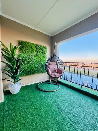 Greater Johannesburg Metropolitan Area Apartment | Luxury Lakeview Stay With Workspace