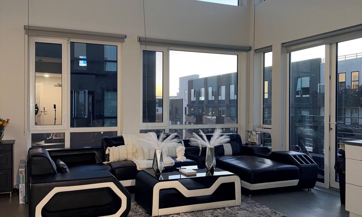 Produce and Waterfront Apartment | Luxury Loft Floor-to-Ceiling Windows