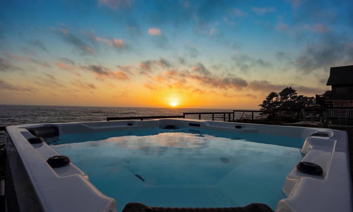 Moss Beach House | Luxury Oceanfront Retreat w/Hot Tub, Fire Table & Pacific Views near S.F.