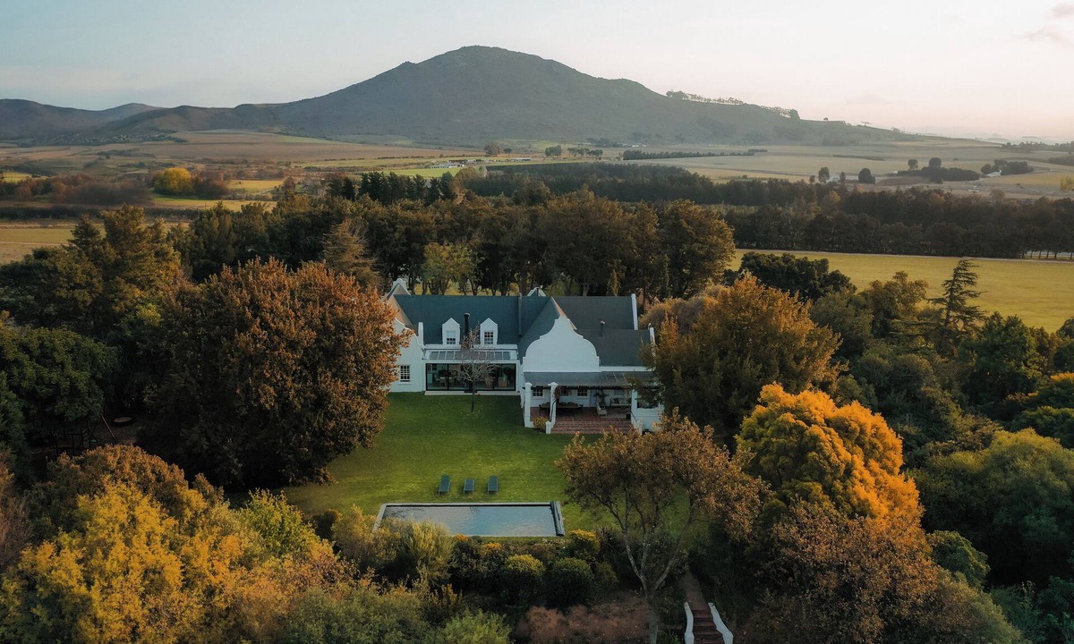 Koelenhof Other | Luxury, self-catering Manor with 6 bedrooms, views of mountains & vineyards