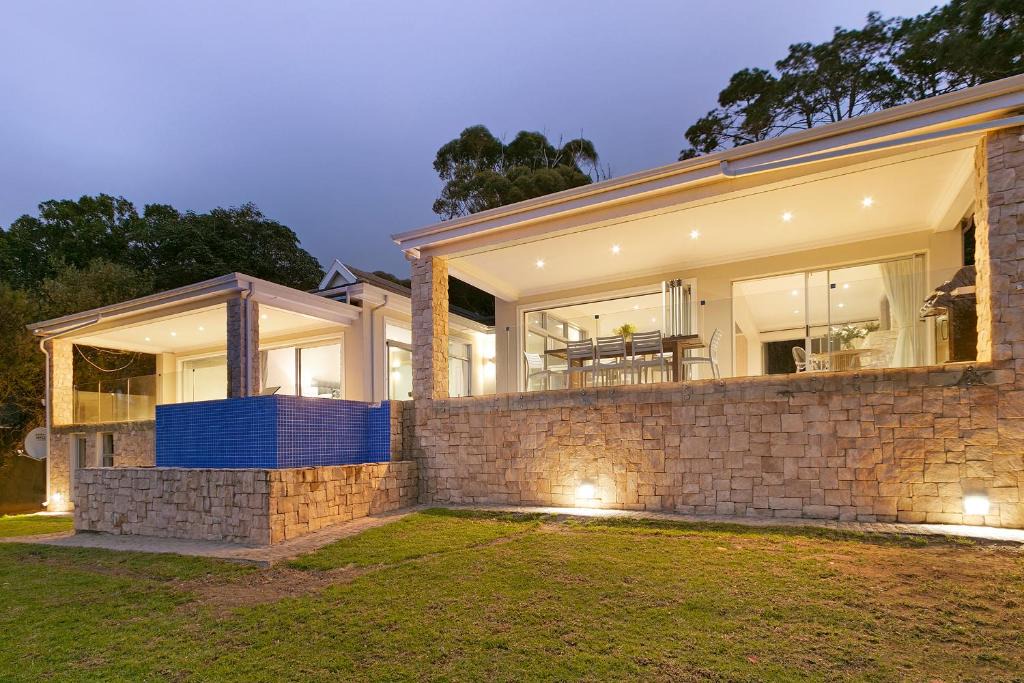Constantia Villa | Luxury Serviced Mountain Villa in Constantia