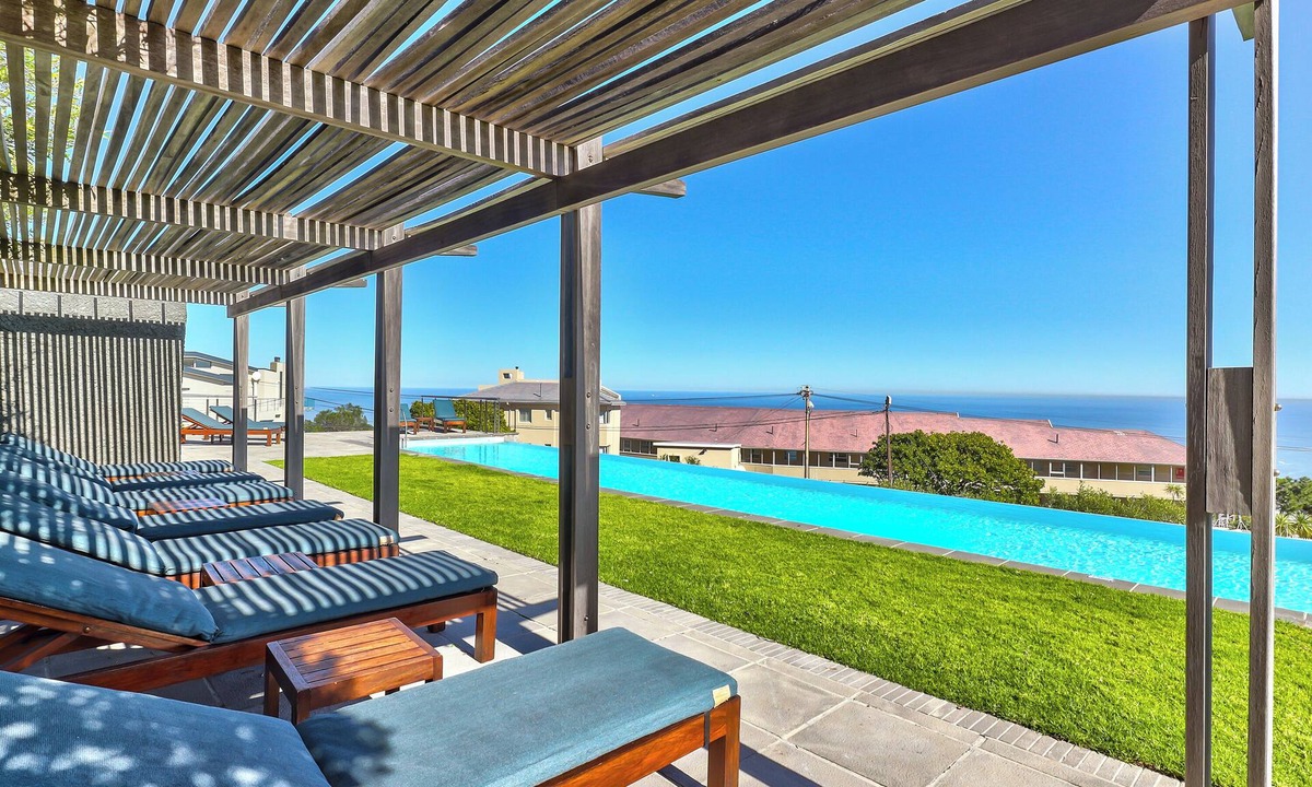 Camps Bay Apartment | Luxury Two Bedroom in Camps Bay