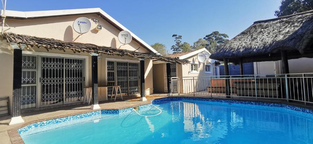 Ethekwini House | Lytton Cresent B&B
