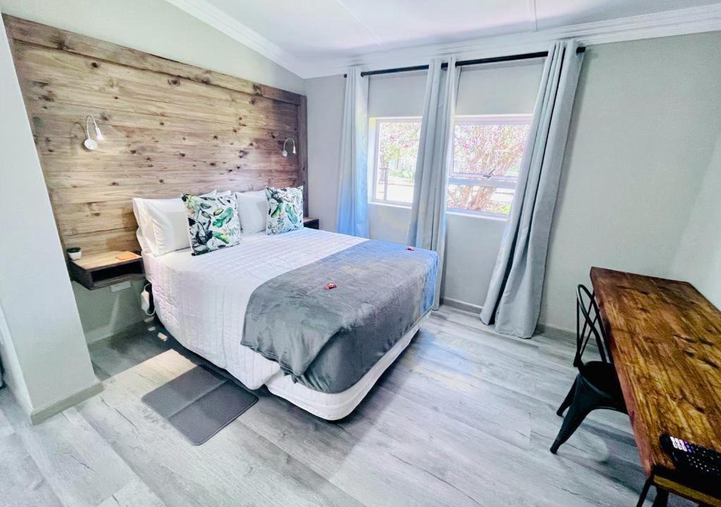 Komani House | Madeira Bed