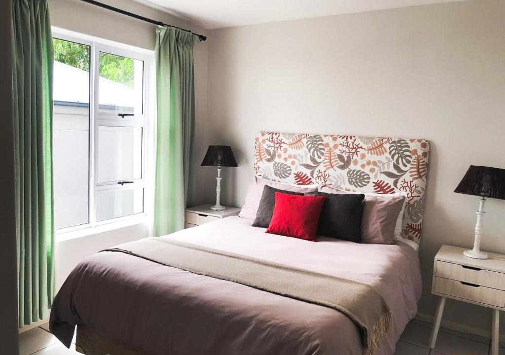 Knysna Central Apartment | Malachite Mews - Centrally Located Cosy Apartment In Knysna