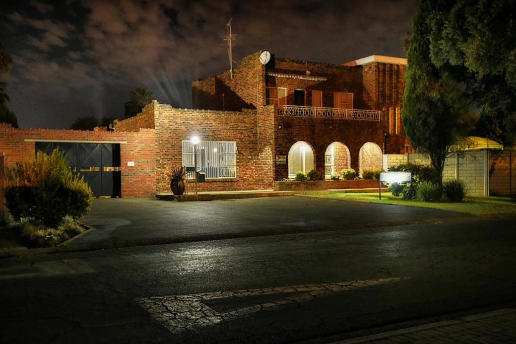 Vanderbijlpark House | Mall Guesthouse