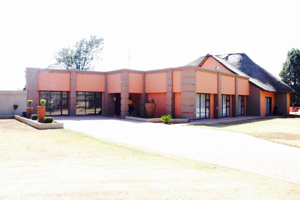 Vanderbijlpark House | Maphodi Guest House