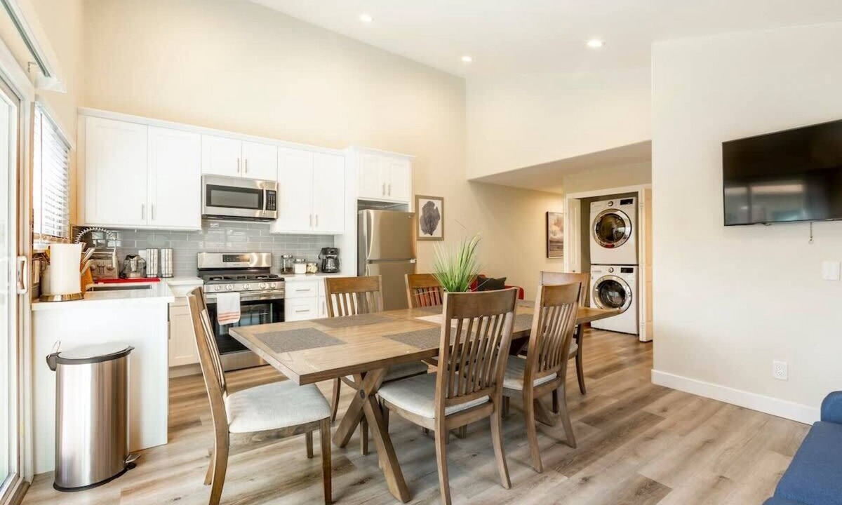 Willow Glen House | Marbella Lane - 6BR Duplex DTWN SJ Laundry P