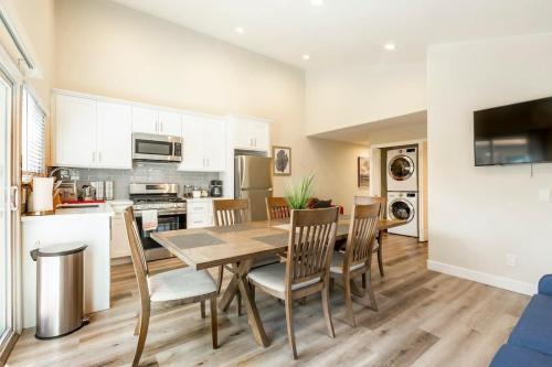Willow Glen House | Marbella Lane - 6BR Duplex DTWN SJ Laundry P