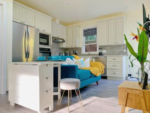 North Central House | Marbella Lane Cozy 2BR Studio Duplex Home