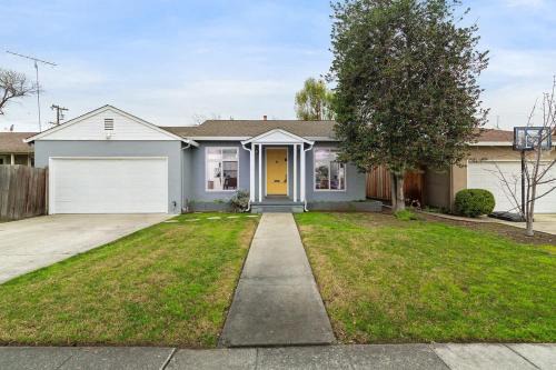 San Jose House | Marbella Lane Impeccable 3BR Delightful Escape