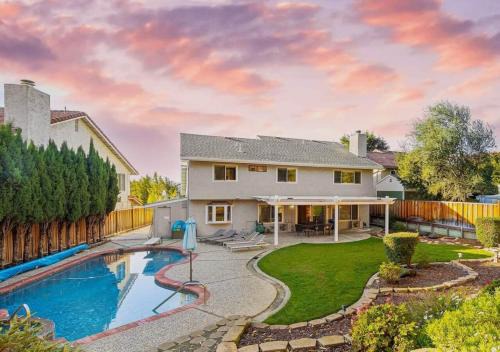 Noble House | #MarbellaLane-4BR SiliconValley Gem 16Min to Levi's