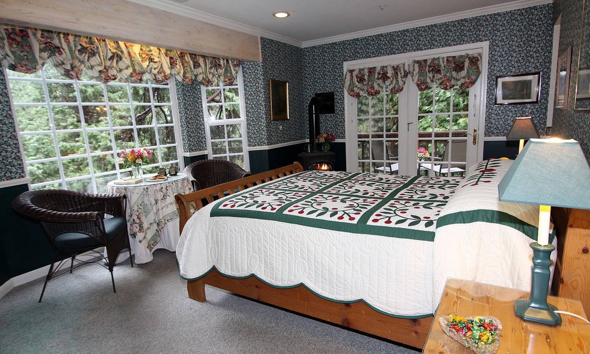 Twain Harte Bed & Breakfast | McCaffrey House B&B Inn