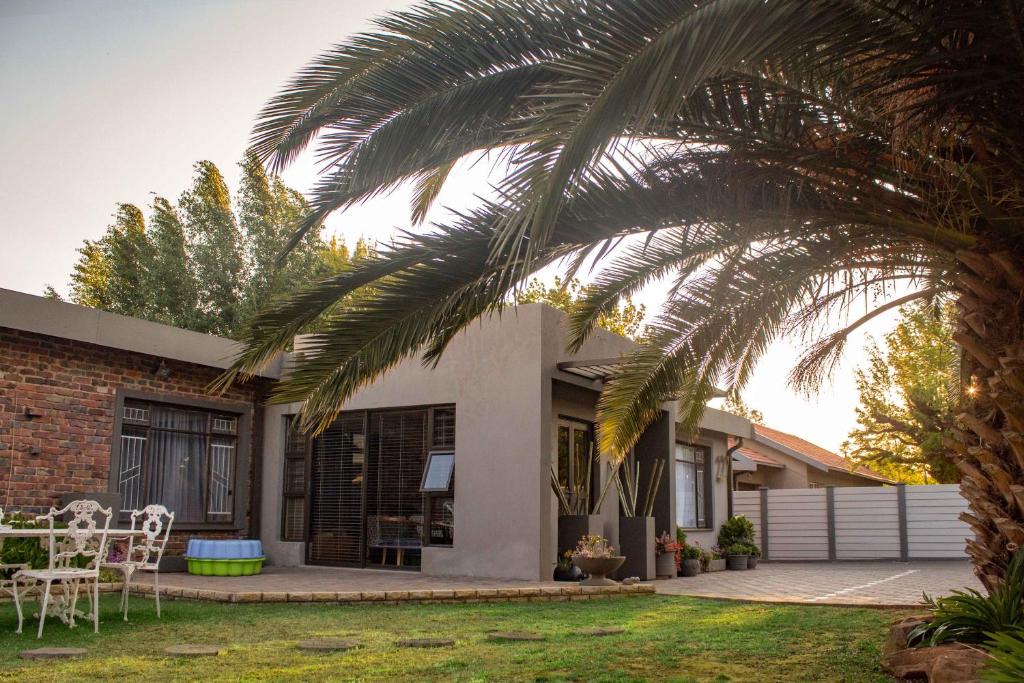 Langenhoven Park House | Melsetter's Guesthouse