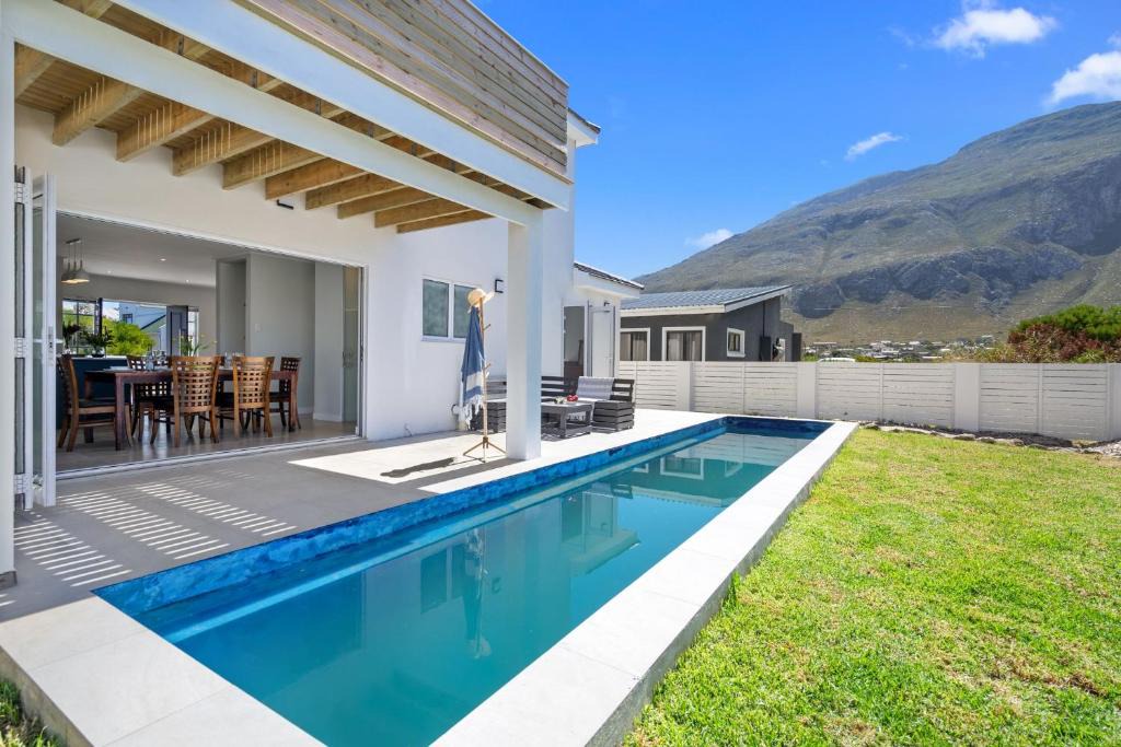 Betty's Bay House | Metalasia Four by Host Agents