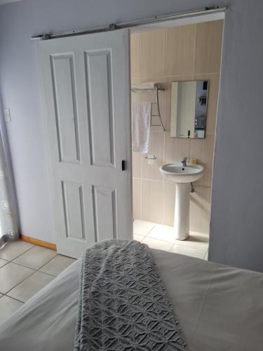 Komani Apartment | Mews Road Self-Catering