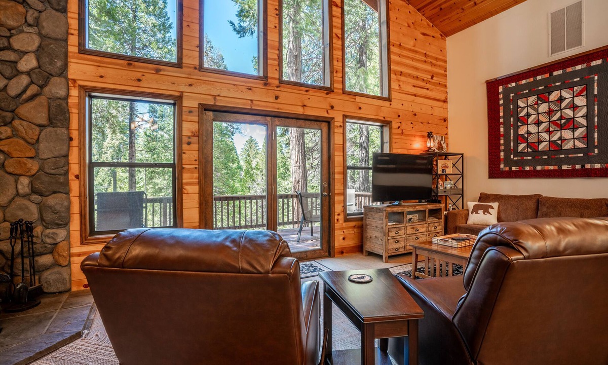 Dorrington Cabin | Millville Chalet ~ Pool Access!