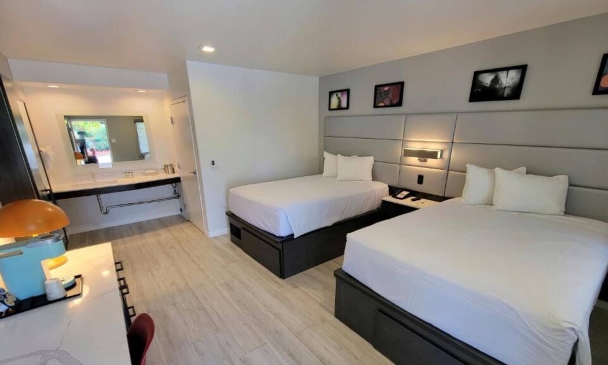 Newhall House | Minutes to Pruneridge Golf Club! 3 Units, Comes with FREE Parking!