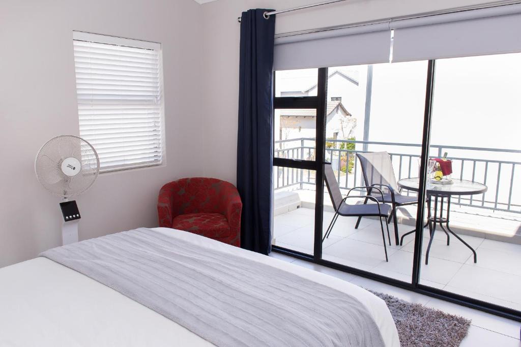 Burgundy Estate House | MLMK Property 30