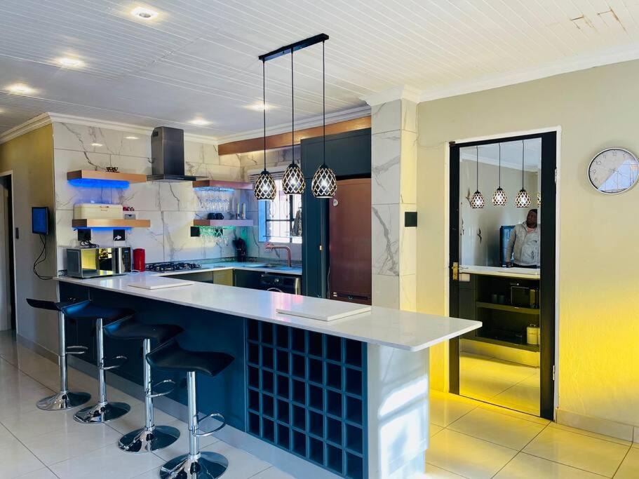 Greater Johannesburg Metropolitan Area Villa | Mndazi Manor