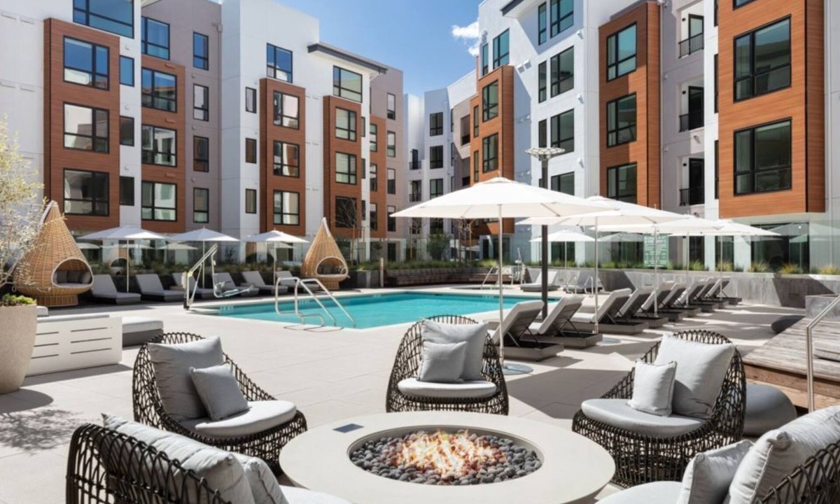 The Crossings Condo | Modern 1BR Condo at Landsby with Pool & Hot Tub