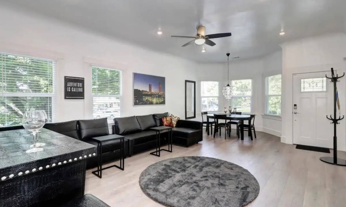 North Oak Park House | Modern 2BR in Curtis Park by Med Center - Laundry!