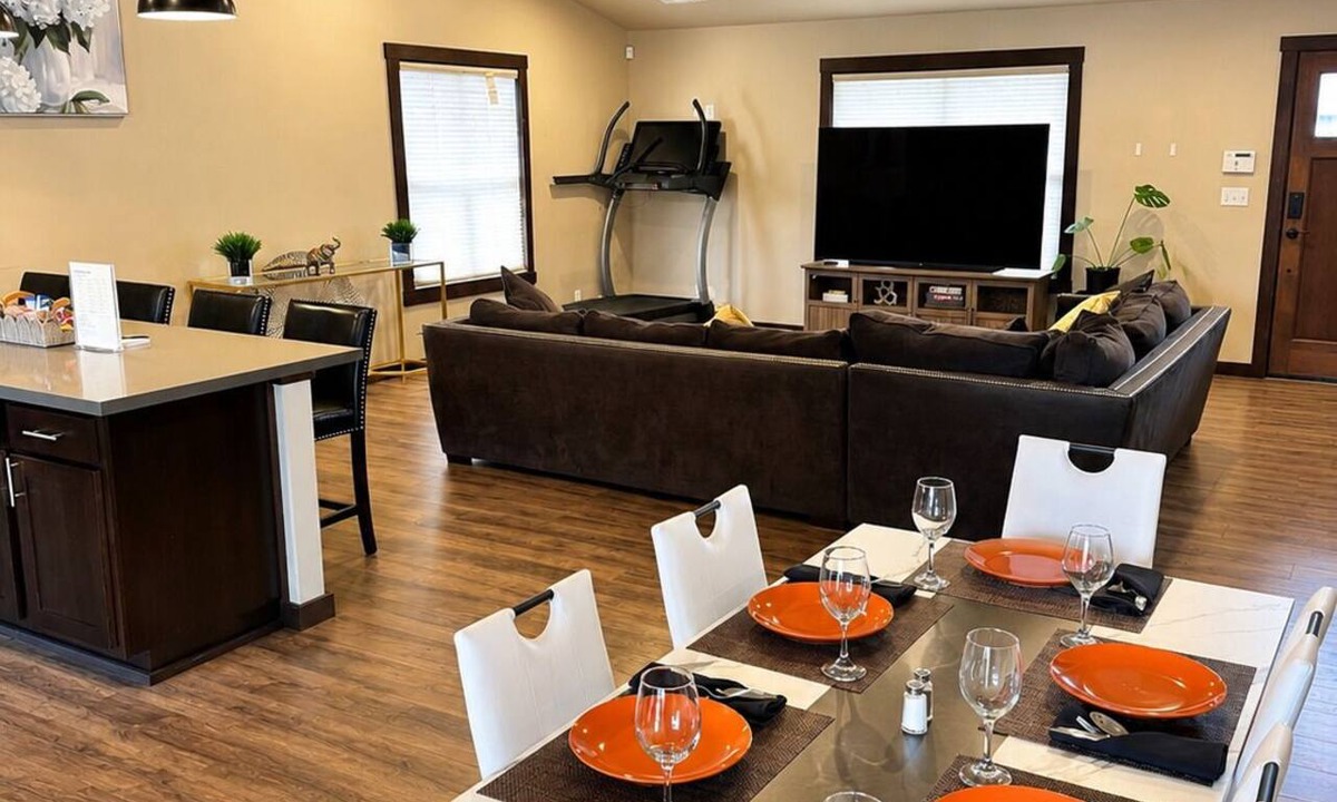 Rohnerville House | Modern 3BR Fortuna Getaway BIG DISCOUNT: 10% Weekly & 20% Monthly