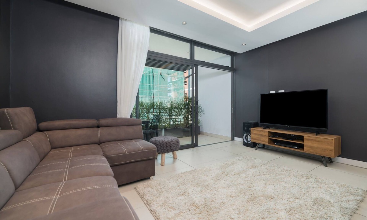 Green Point Apartment | Modern Apartment in Sought After Green Point Block
