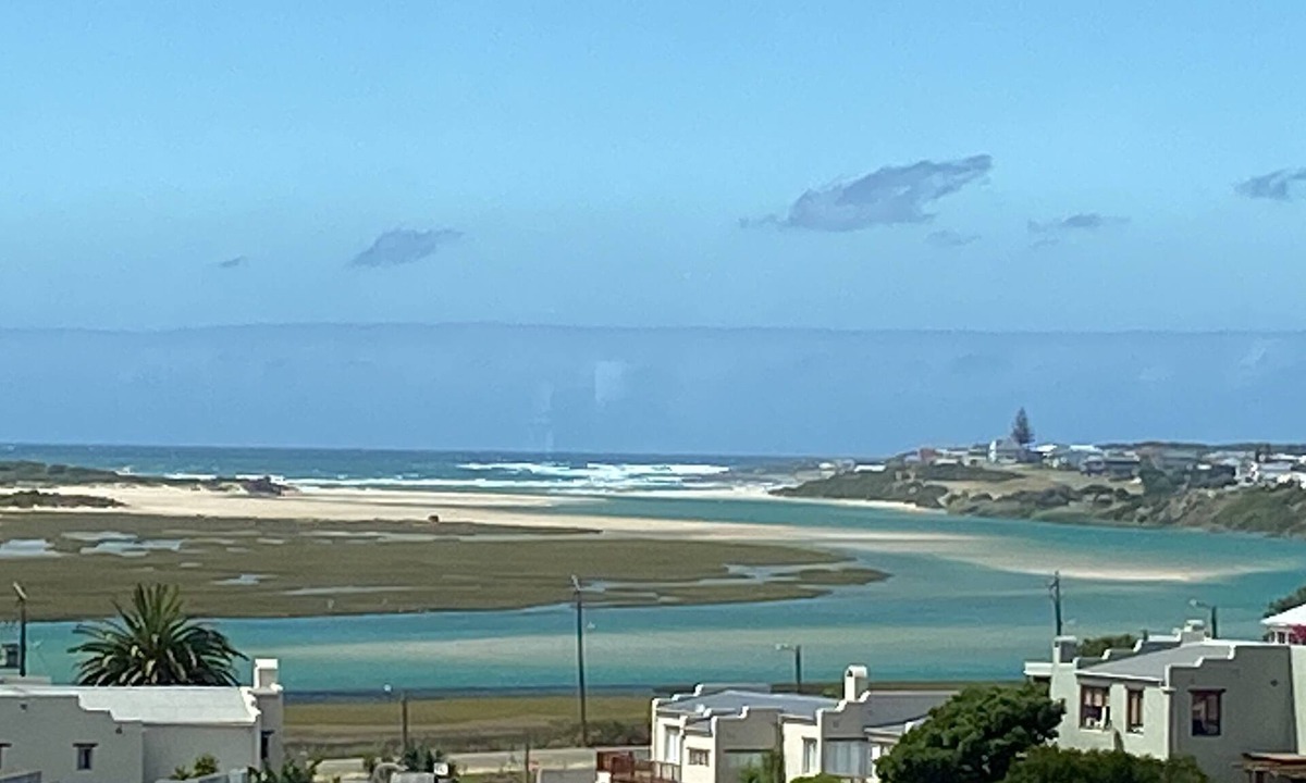 Still Bay Apartment | Modern apartment with sea, river & garden view in charming Still Bay. No smoking