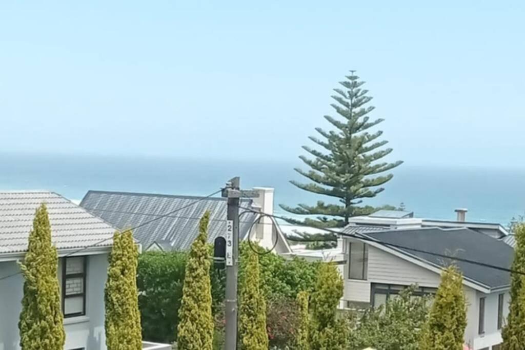 Voelklip Apartment | Modern Beach Home: Views for days