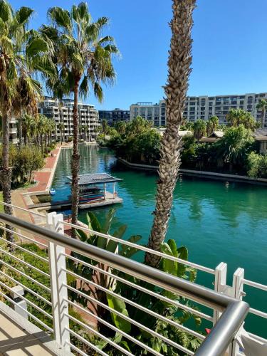 Victoria and Alfred Waterfront Apartment | Modern, beautiful 1 bed with views -V&A Waterfront