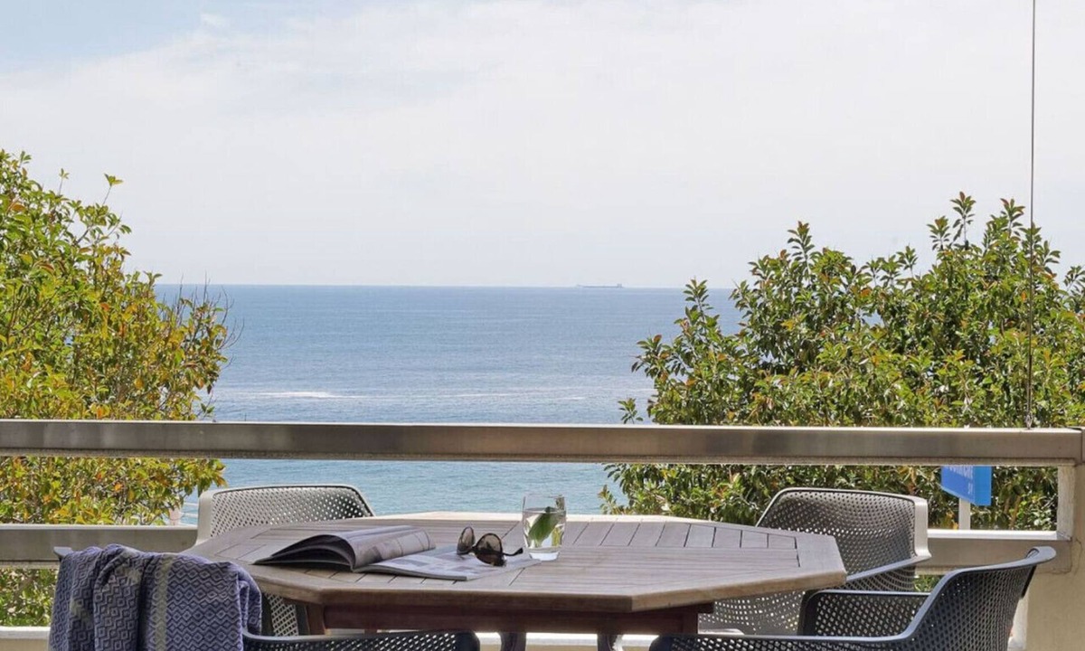 Clifton Apartment | Modern Clifton Apartment - Number 5101