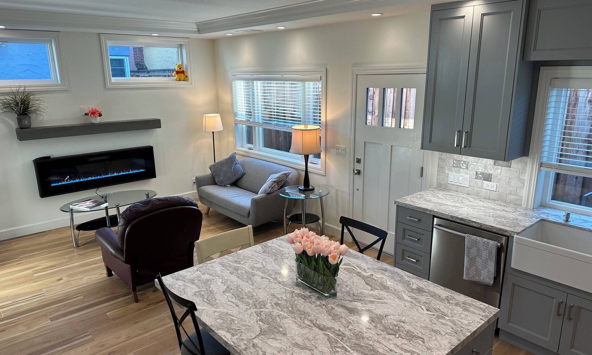 Burlingame Cottage | Modern Comfort Meets Cottage Charm in Burlingame Minutes from Dining & Downtown