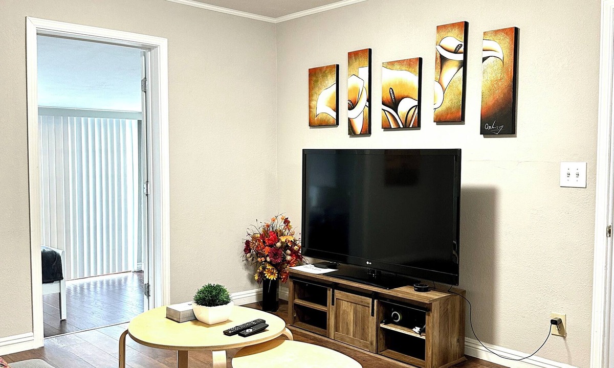Santa Clara House | Modern & Cozy cottage walking to Santana Row & Valley Fair Shopping Center
