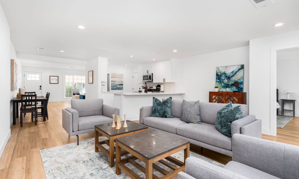 South San Mateo House | Modern l Renovated l Near Downtown & SFO l 3 BR