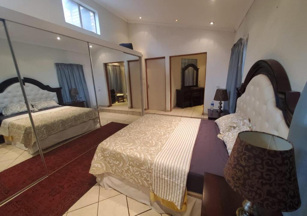 Greater Johannesburg Metropolitan Area Apartment | Modern One-Bedroom Retreat in Midrand