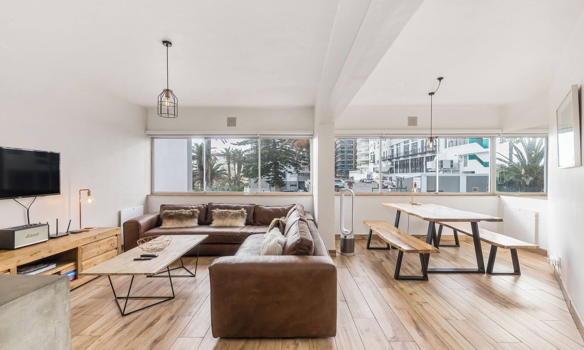 Sea Point Apartment | Modern Space Footsteps from Sea Point Promenade