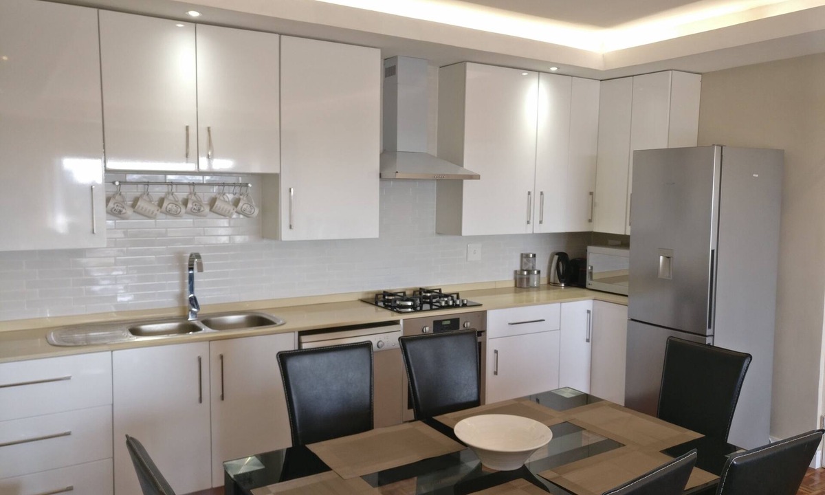 Greater Johannesburg Metropolitan Area Apartment | Modernised, pristine apartment in Blairgowrie