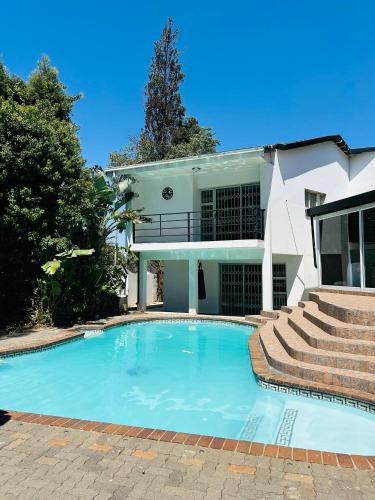 Greater Johannesburg Metropolitan Area House | Mondeor holiday Home