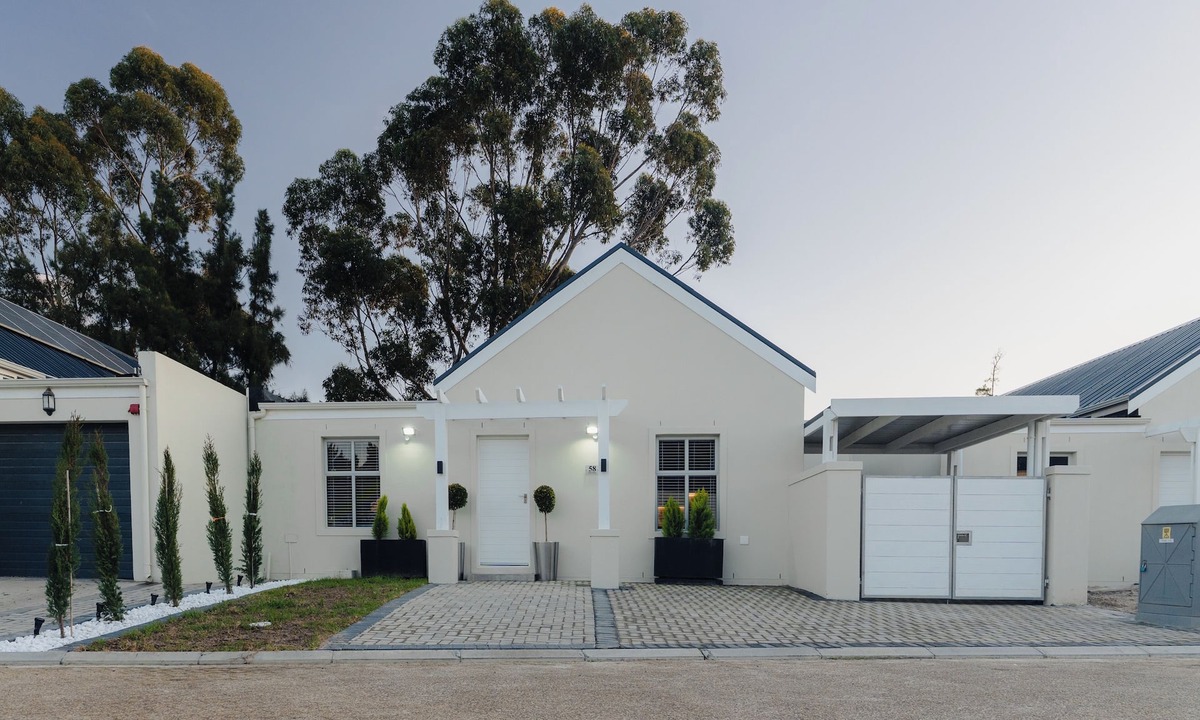 Cloetesville House | Montblanc-Cottage Charming 3-bedroom house in enchanting Stellenbosch with WiFi