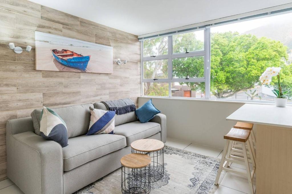 Three Anchor Bay Apartment | Montclaire 30B