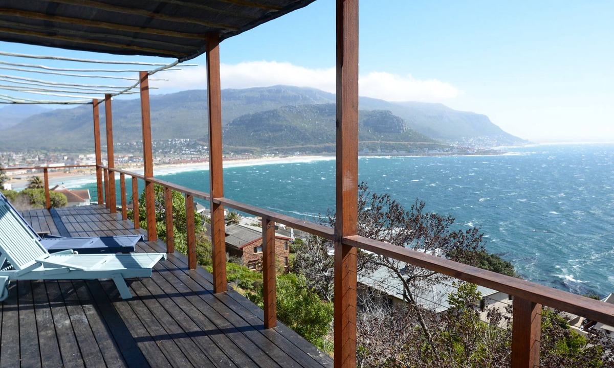 Fish Hoek House | Mountain King cottage- watch the oceans from top of the world
