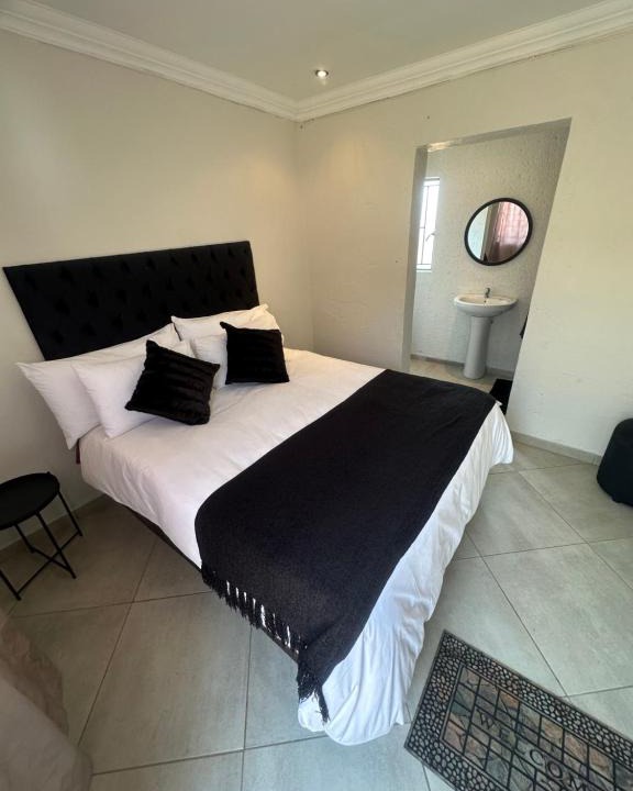 Elias Motsoaledi Bed & Breakfast | Mphagahle B&B