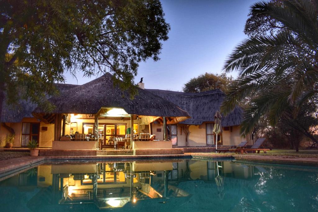 Beestekraal Cabin | Mziki Safari Lodge