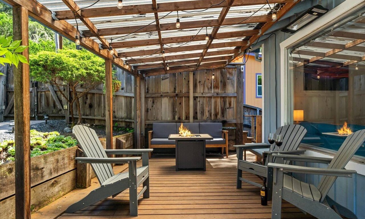 Guerneville House | Near Russian River~Relaxing Retreat~Hot Tub~Yard~Dog–Guerneville Escape