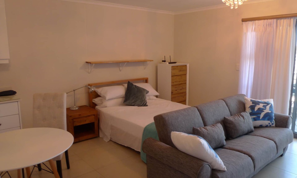 Claremont Apartment | Neat Modern Studio in Safe Complex in the Heart of Claremont