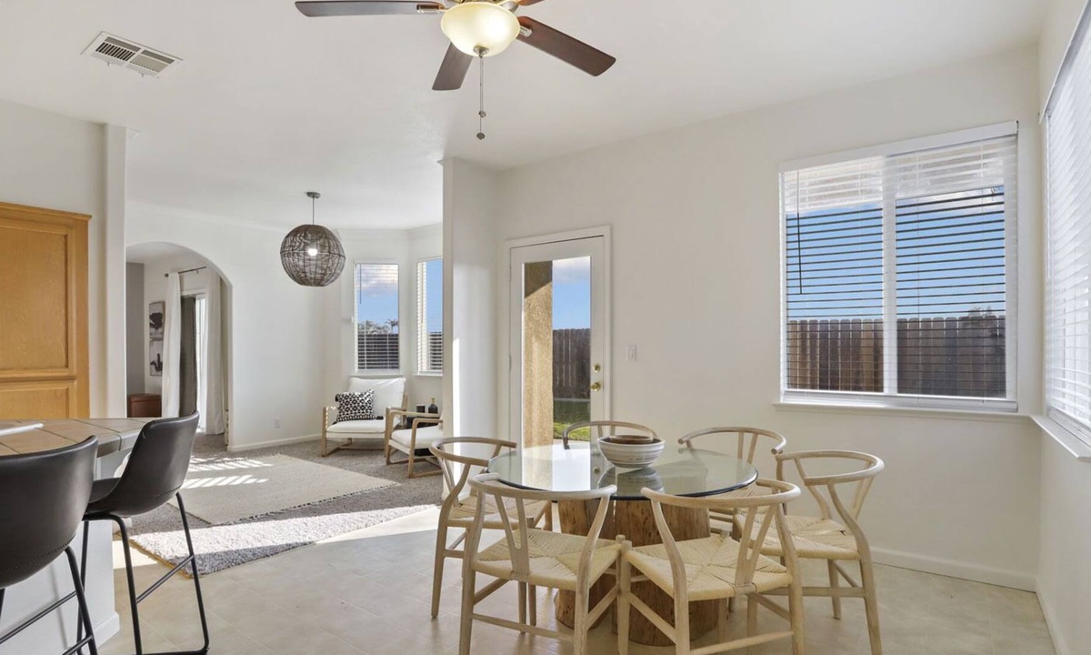 Peters House | New Listing! Luxury 4 bedroom home