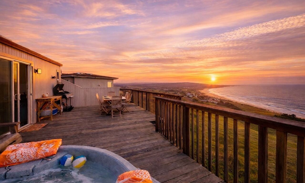 Dillon Beach House | NEW! Ocean View! Dillon Beach Retreat! Hot Tub & Game Room! Bella Oceana
